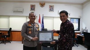 KPPN Berikan Penghargaan Peringkat 1 IKPA Kepada Polresta Mojokerto