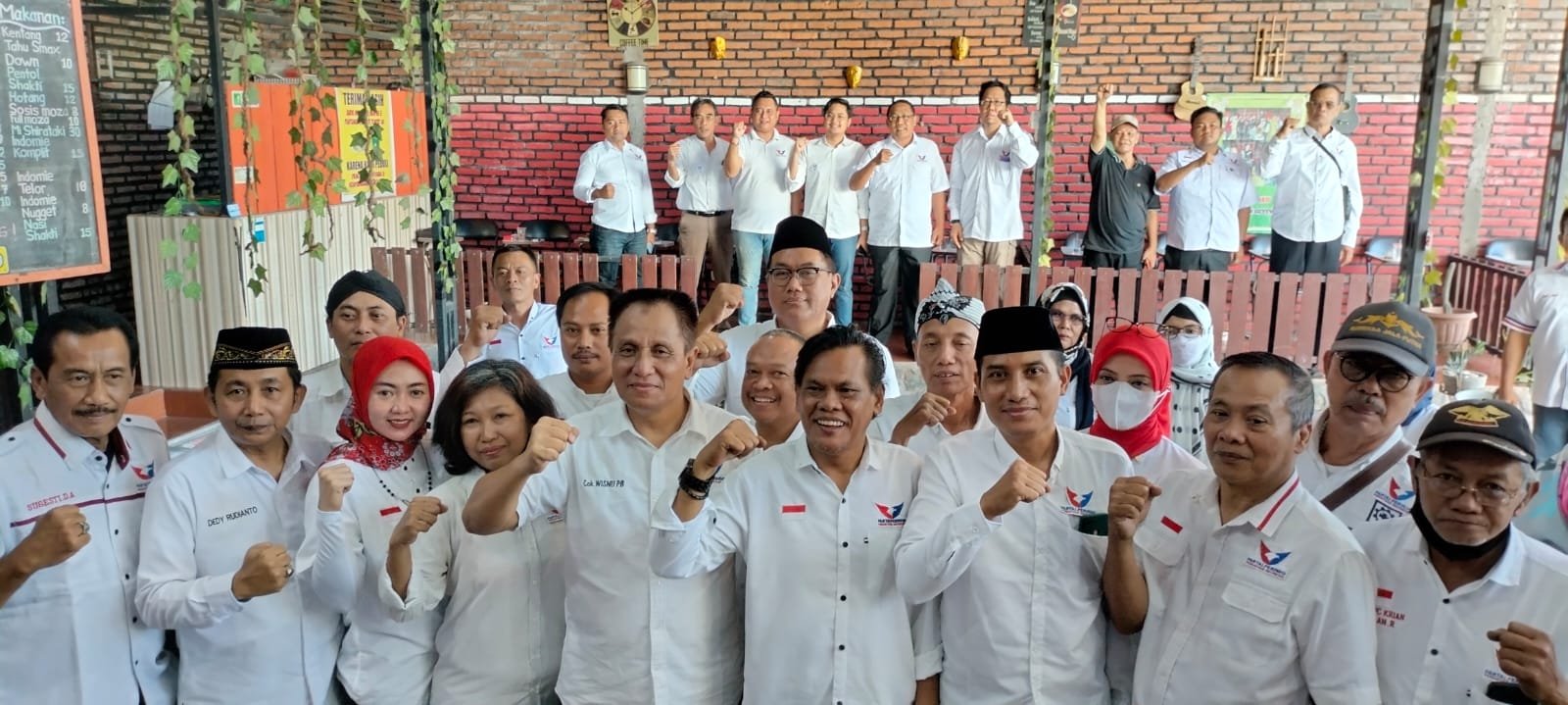 Antusias semangat para Bacaleg DPD Partai Sidoarjo saat mendapat motivasi dari Ketua DPW Partai Perindo Jatim pada Rapat Konsolidasi Bacaleg DPD partai Perindo Sidoarjo