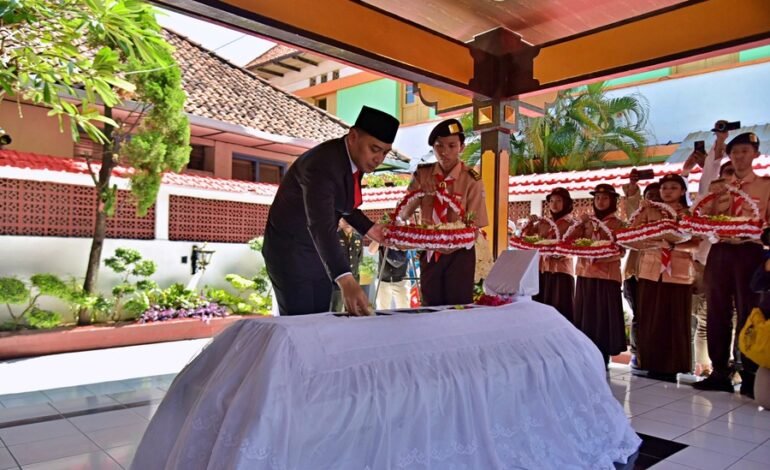 Wali Kota Eri Bersama Jajaran Kepala PD Ziarah Makam Pahlawan Nasional