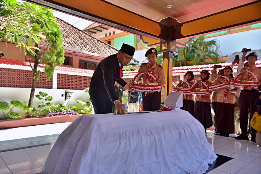 Wali Kota Eri Bersama Jajaran Kepala PD Ziarah Makam Pahlawan Nasional