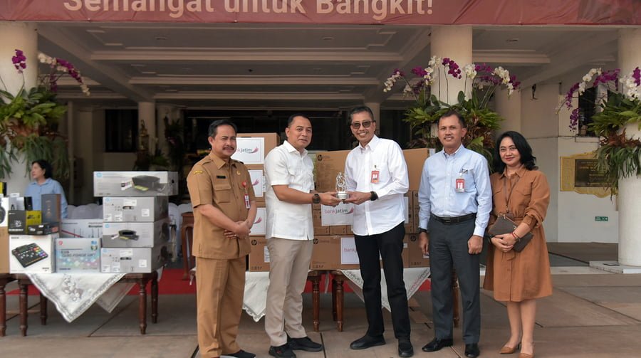 Bantuan Ratusan Alat Elektronik dari Bank Jatim dan PT Yekape