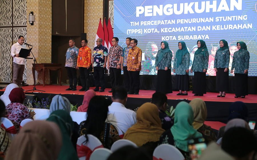 Wali Kota Eri Kukuhkan 11 Orang Tim TPPS