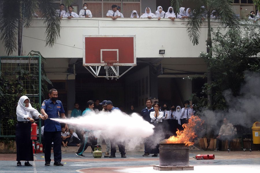 Pelatihan Sekolah Tangguh Tanggap Bencana SMP Negeri 6 Surabaya