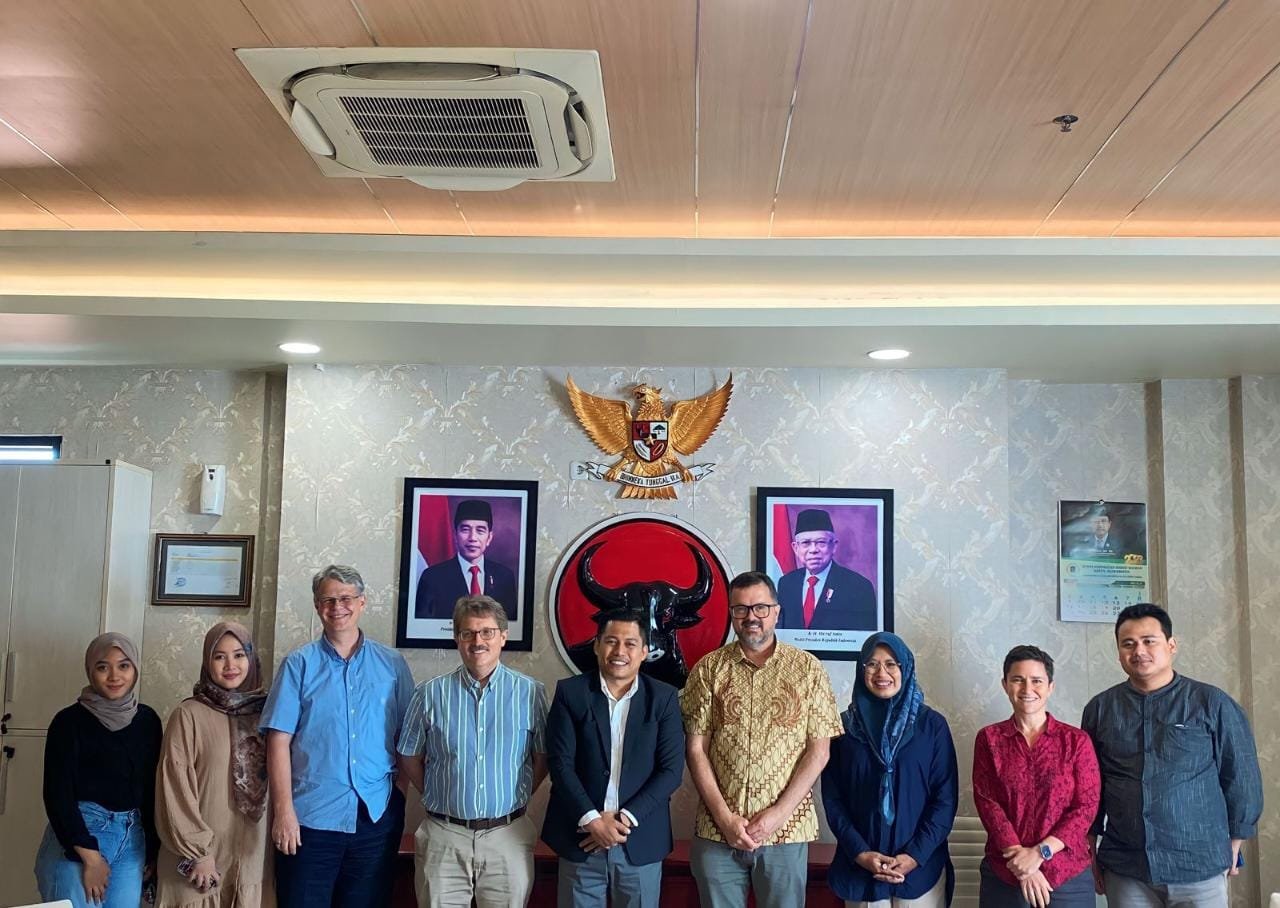 4 Peneliti Politik Kunjungi Fraksi PDI-P Surabaya