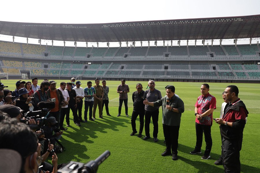 Walikota Surabaya Dampingi Ketua Umum PSSI Tinjau Kesiapan Stadion GBT