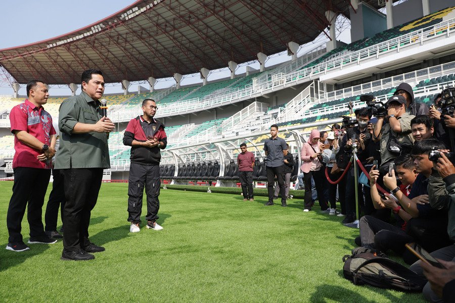 Ketua PSSI Erick Thohir Uji Kesiapan Stadion GBT Untuk FIFA Machday Indonesia Vs Palestina