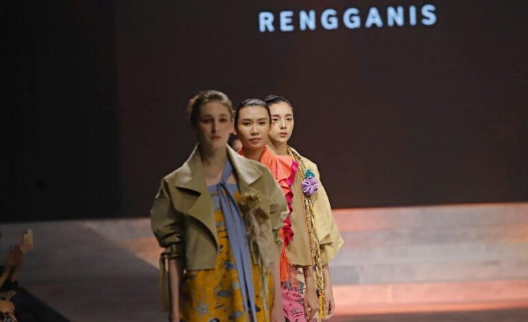 Surabaya Fashion Parade: Batik dan Kreativitas Desainer