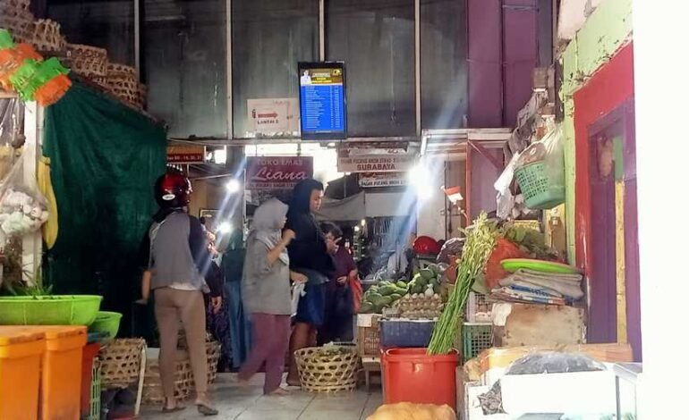 Pemerintah Kota Surabaya Pasang Monitor TV di Pasar-Pasar untuk Kontrol Harga Bahan Pokok dan Tekan Inflasi