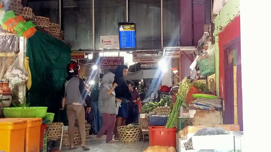 Pemerintah Kota Surabaya Pasang Monitor TV di Pasar-Pasar untuk Kontrol Harga Bahan Pokok dan Tekan Inflasi