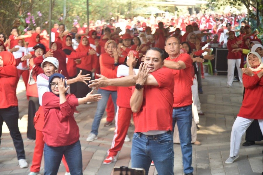 Senam Sehat Bersama Kepala Sekolah Surabaya