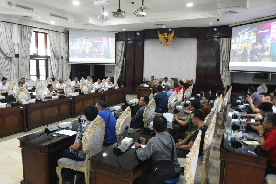 Wali Kota Surabaya Dorong Pengusaha Kya-kya Kembang Jepun Berkolaborasi untuk Meramaikan Kawasan Wisata