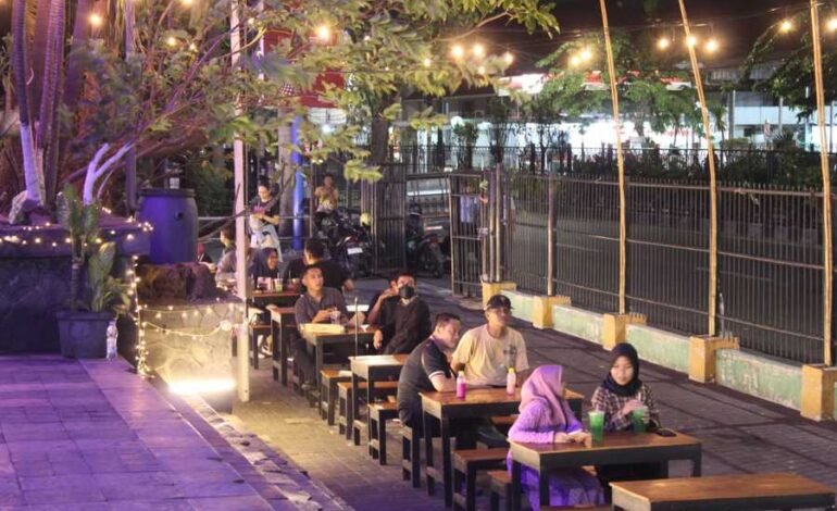 Senja Surya 2.0: Wisata Kuliner Malam di Pasar Wonokromo, Surabaya