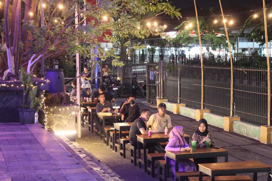 Senja Surya 2.0: Wisata Kuliner Malam di Pasar Wonokromo, Surabaya
